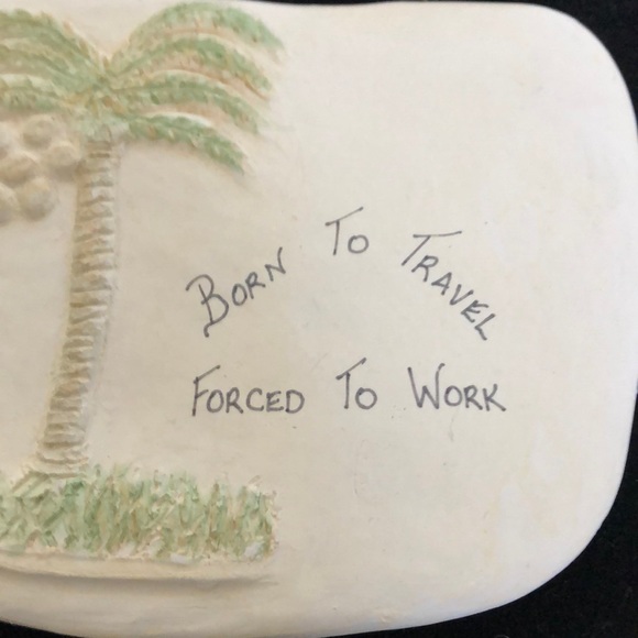 Ceramic wall hang “Born to Travel Forced to work” - Picture 2 of 2